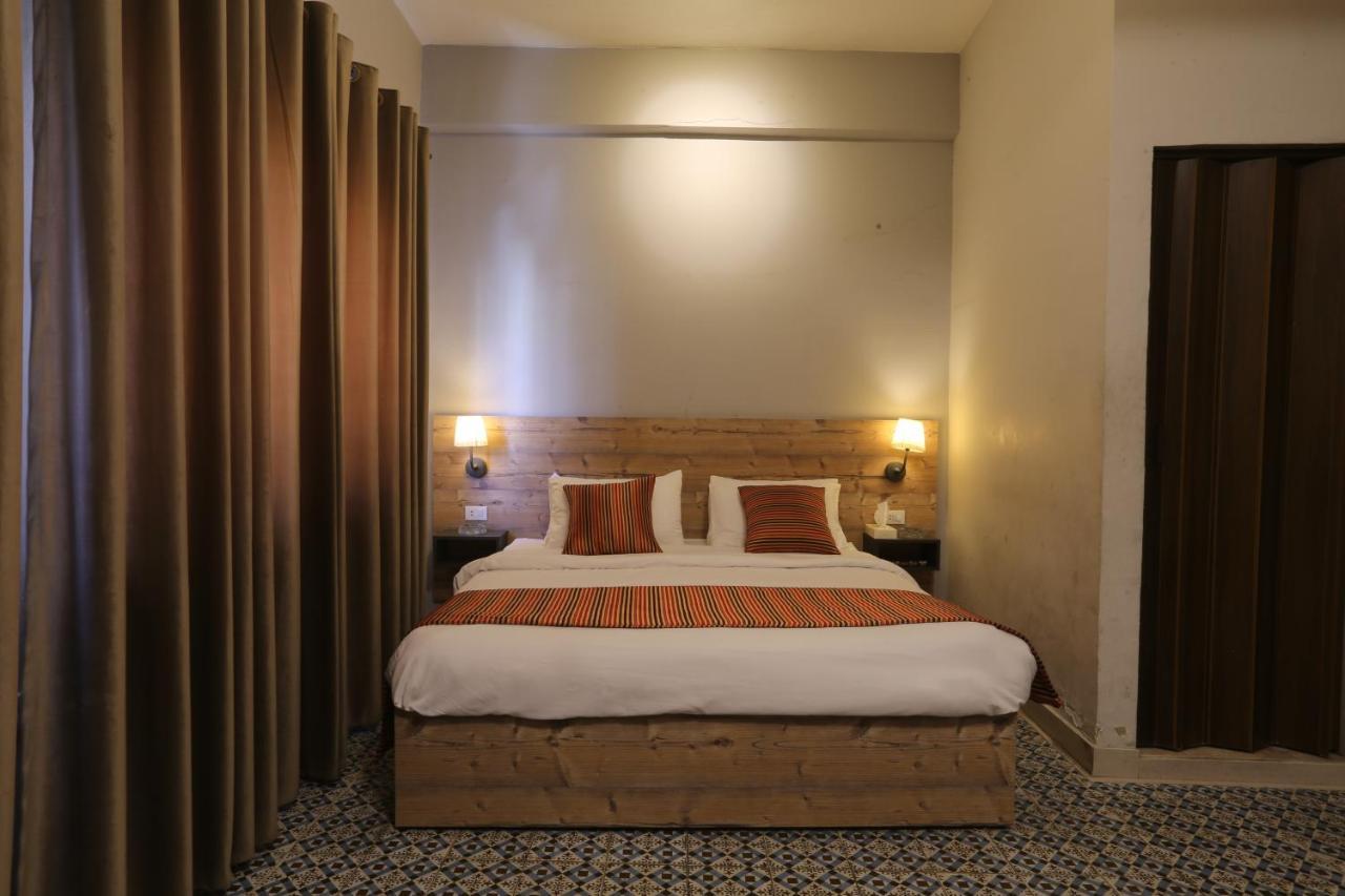 Riviera Hotel Amman Buitenkant foto
