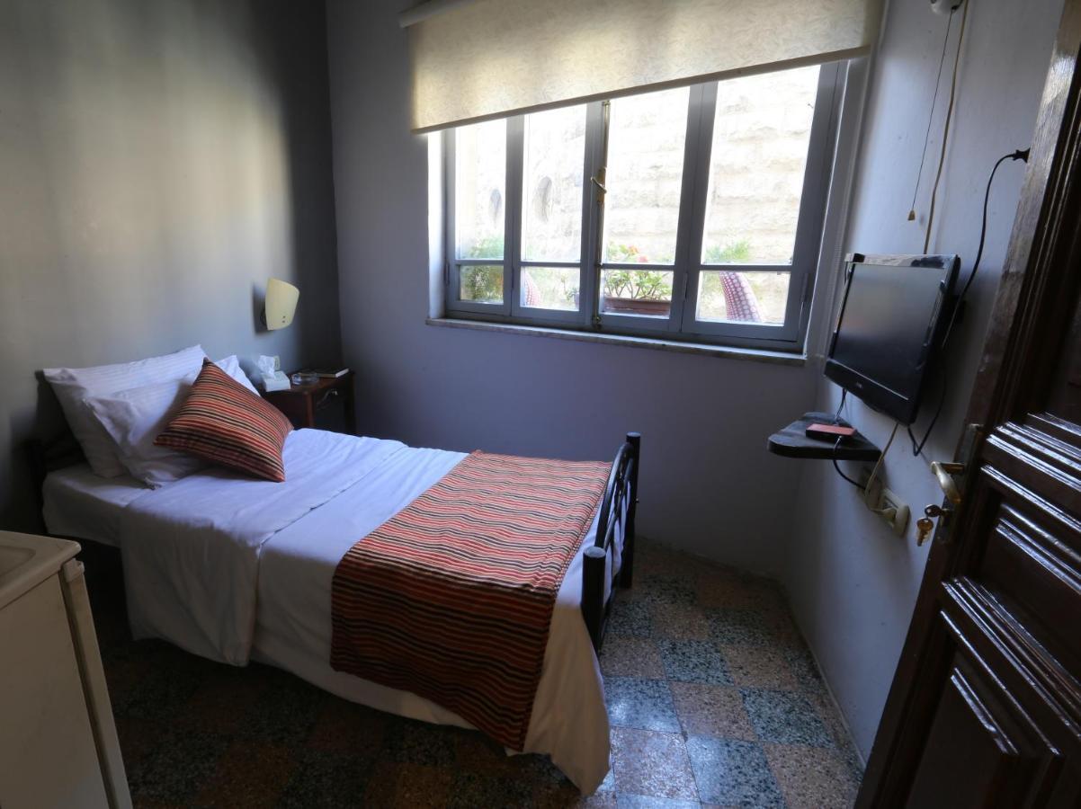 Riviera Hotel Amman Buitenkant foto