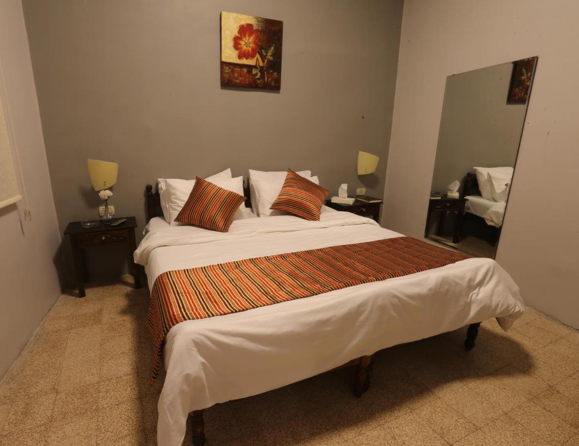 Riviera Hotel Amman Buitenkant foto