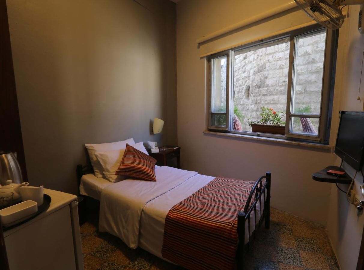 Riviera Hotel Amman Buitenkant foto